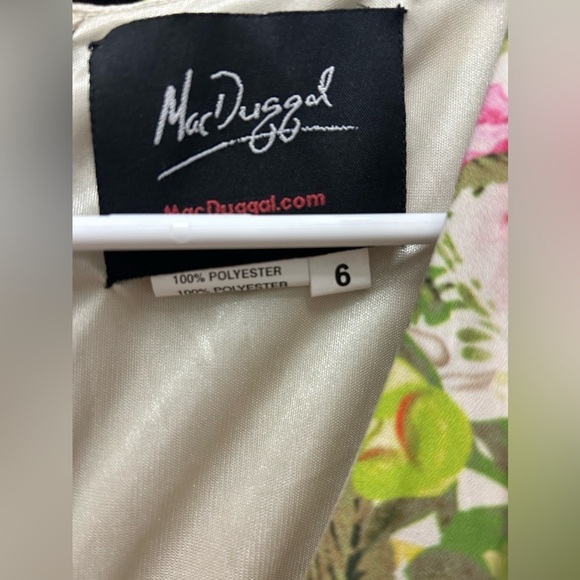 Mac Duggal 9079 NWOT FLORAL PRINT FAUX WRAP FLUTTER SLEEVE A LINE GOWN - Picture 8 of 8